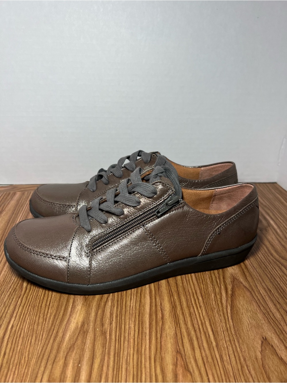 Vionic Abigail Women’s 9 Metallic Pewter Lace Up Shoes Comfort Sneaker
